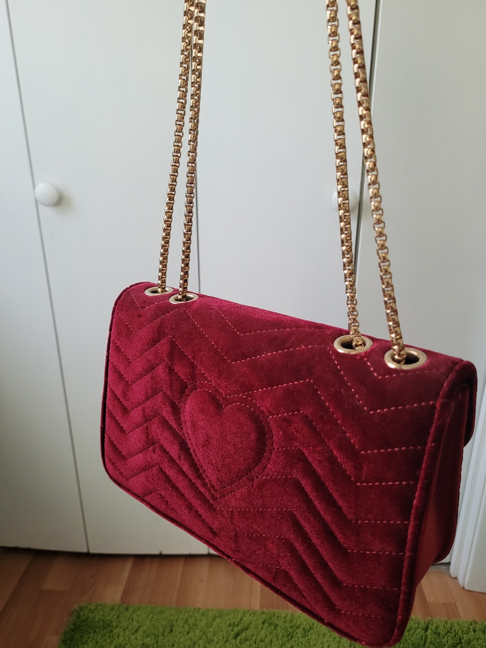 Gucci Red Velvet GG Marmont Crossbody with Gold Chain - Picture 3 of 4